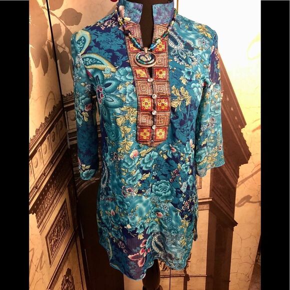 Beautiful kaftan like blouse by Qianqianxian - Picture 1 of 3